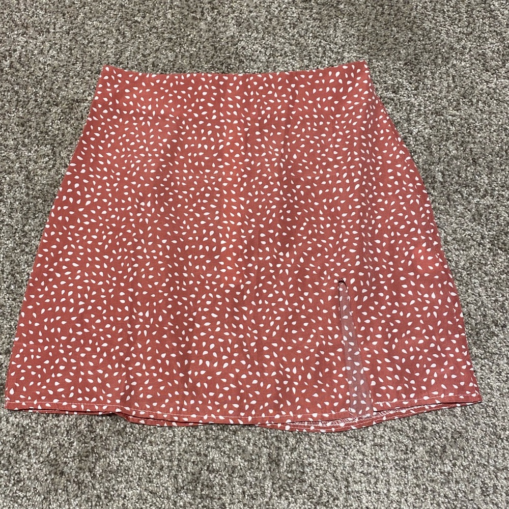 Nwt Pink and White pattern Skirt with Slit and size XS